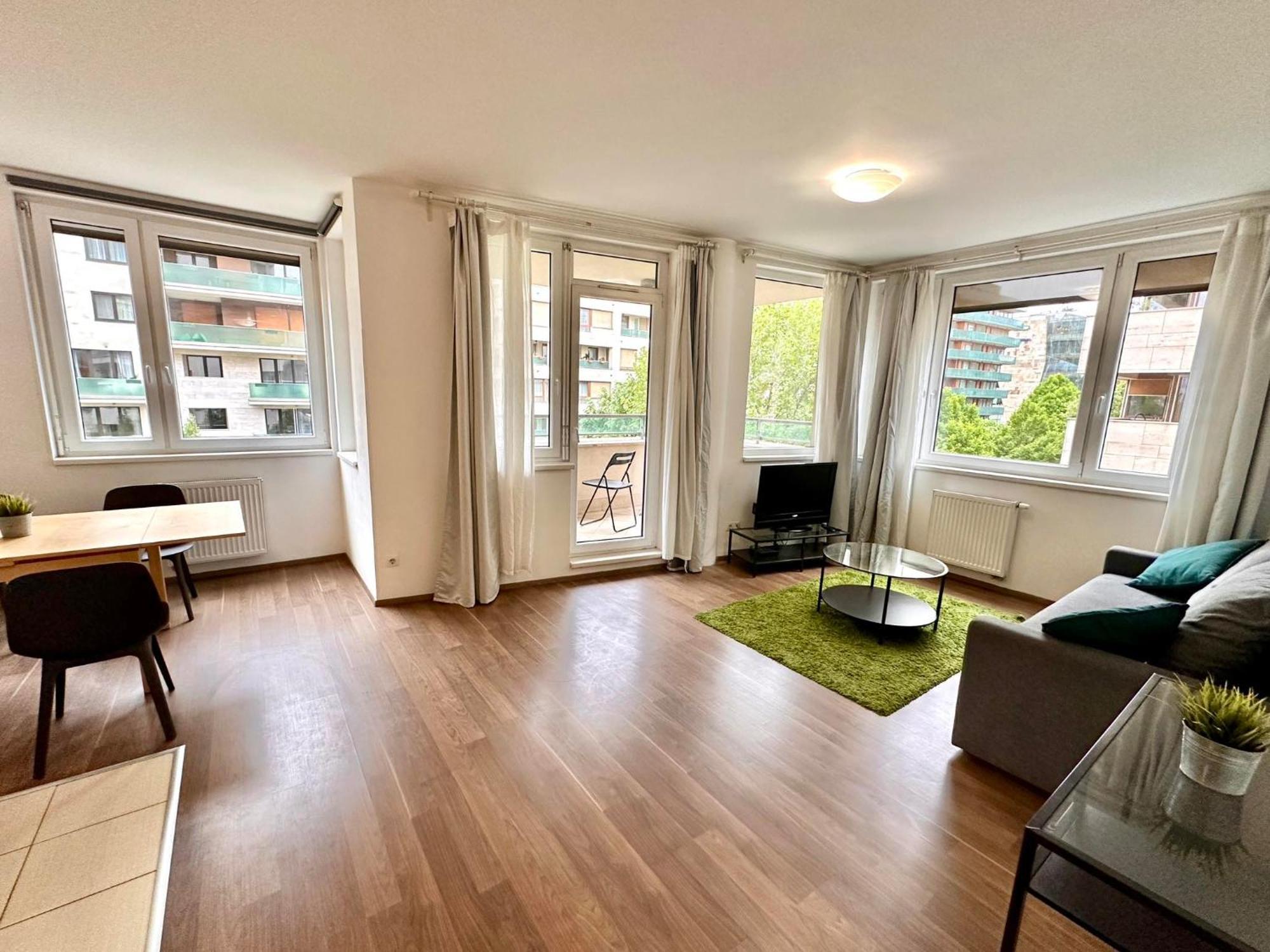 Corvin Center Aparthotel 3*